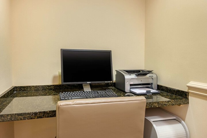 Comfort Inn & Suites Fort Myers Airport