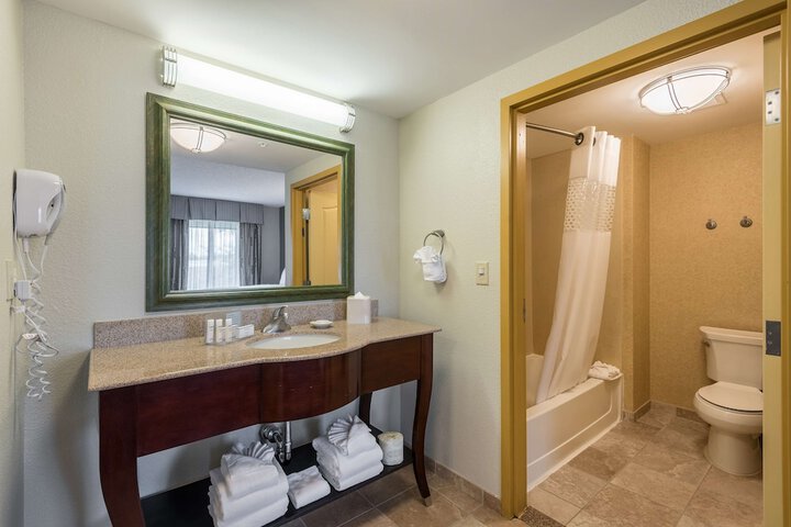 Room 33 of 48