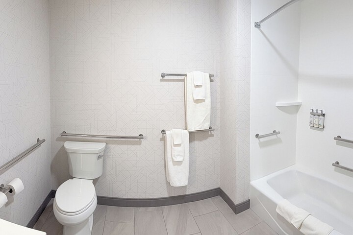 Holiday Inn Express & Suites Mansfield – Ontario by IHG