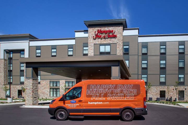 Hampton Inn & Suites Milwaukee West