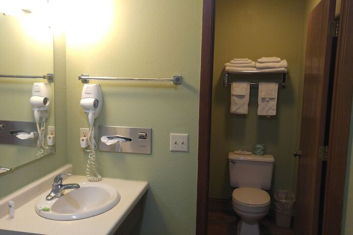 Room 26 of 80