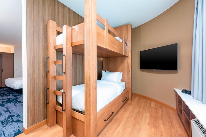 Fairfield Inn & Suites by Marriott Fair Oaks Farms