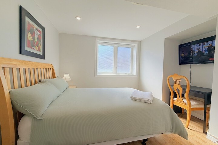 Cozy Rooms in Bright Walkout Suite - Newly Renovated 2026