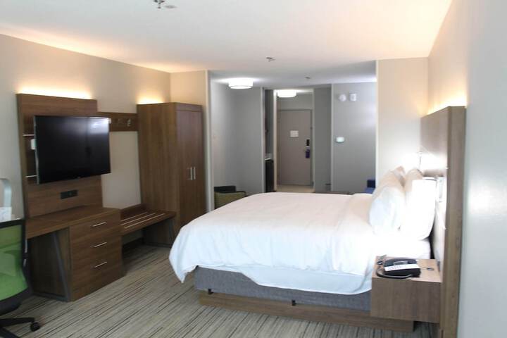 Holiday Inn Express & Suites Enterprise by IHG