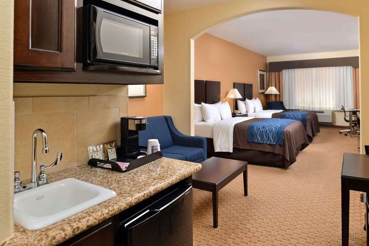 Comfort Inn & Suites (Formerly Executive Inn & Suites Mexia)