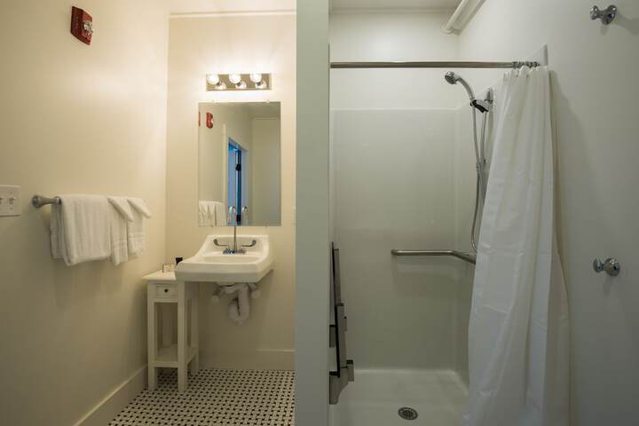 Room 30 of 47