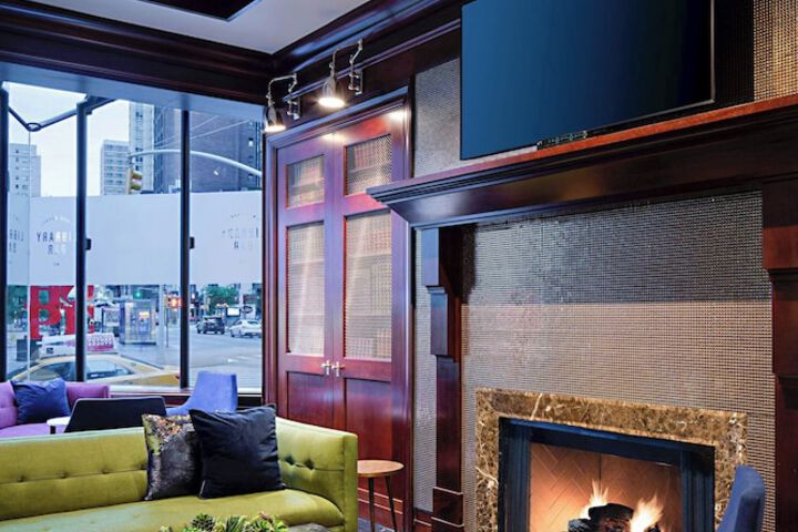 Lounge 78 of 86