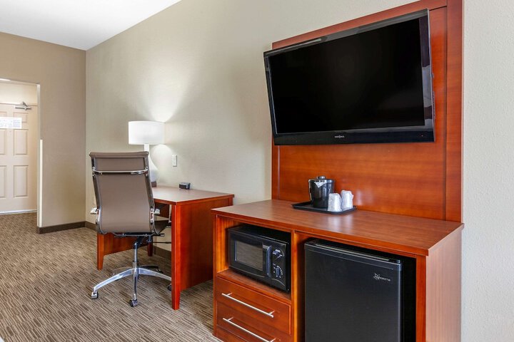 Room 25 of 39