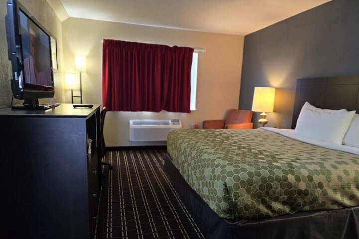 Econo Lodge Inn & Suites Mason City - Clear Lake