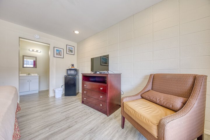 Room 6 of 15