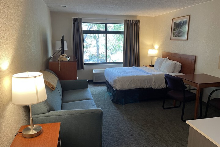 Room 33 of 76