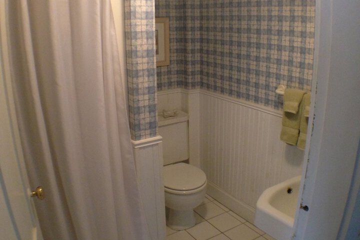 Room 18 of 28