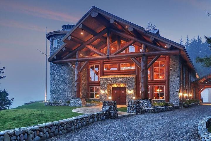 Lx28: Gold Beach Oceanfront Estate