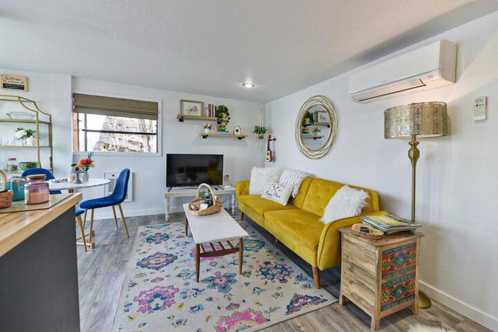 Lakefront Honeymoon Bay Studio Cottage