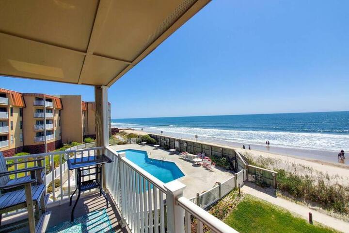 Gorgeous views Oceanfront, Pool,The Driftwood!