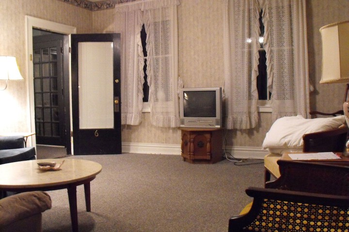 Empire House Hotel