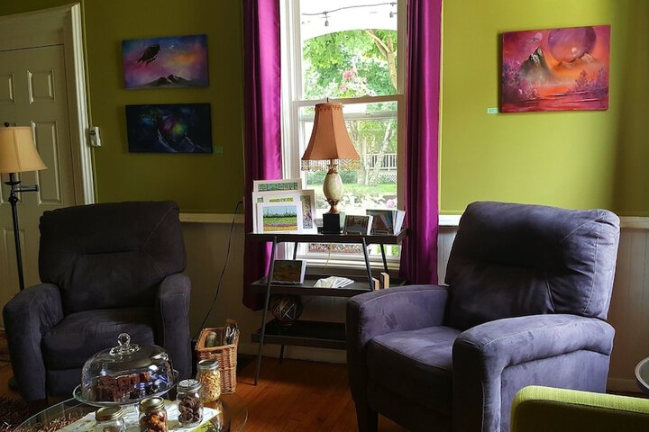 Lounge 51 of 57