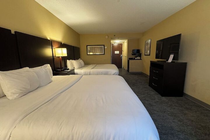Comfort Inn & Suites Lexington Park near Pax River