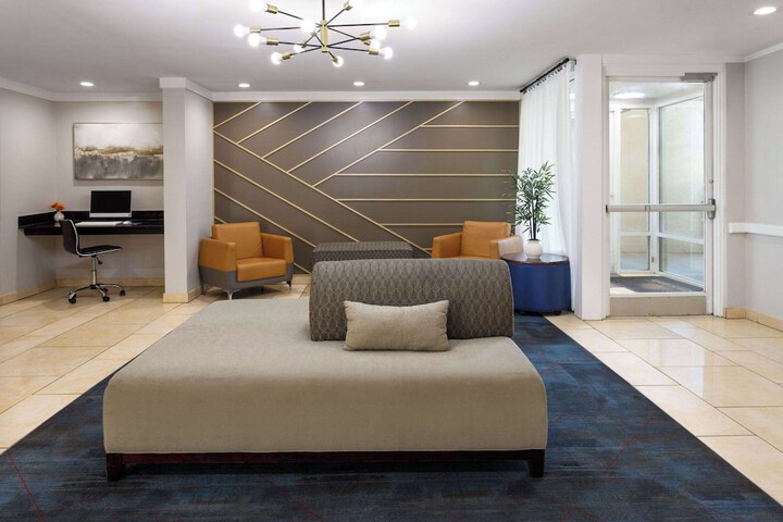 Days Inn by Wyndham Florence Near Civic Center