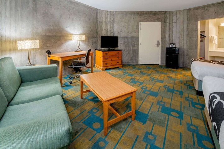 Room 12 of 34