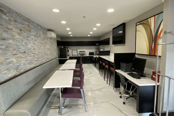 Breakfast/Coffee Service 9 of 11