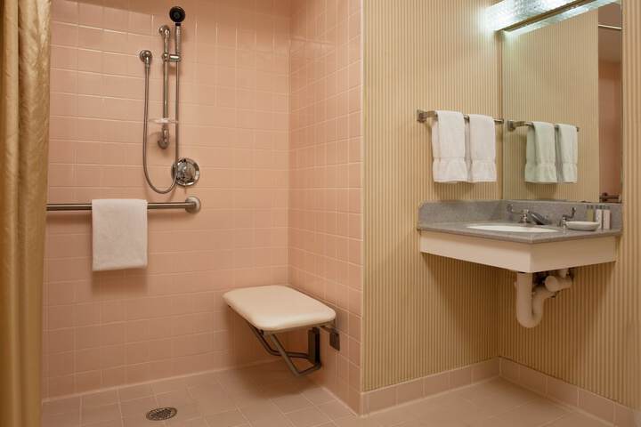 Room 32 of 99