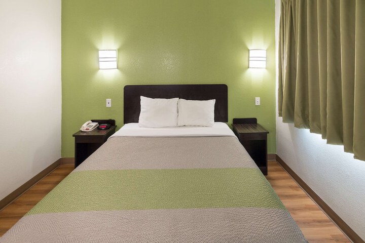 Motel 6 Hillsboro TX