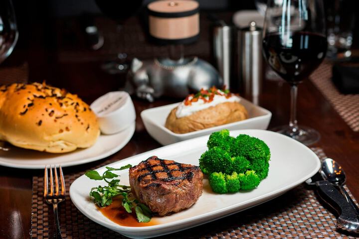 Dining 77 of 100