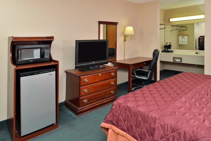 Room 9 of 18