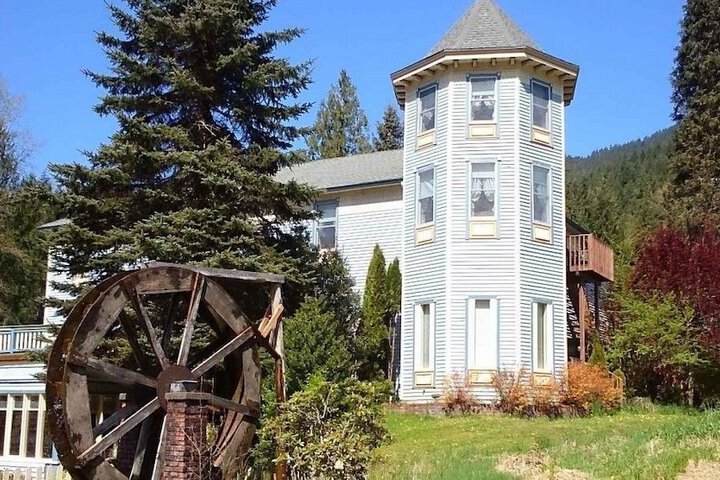 Alexanders Lodge