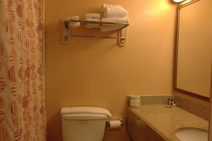 Room 28 of 37
