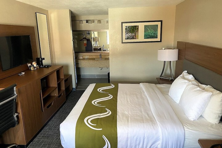 Room 40 of 83