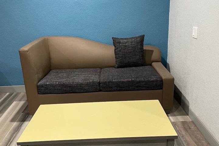 Room 10 of 28