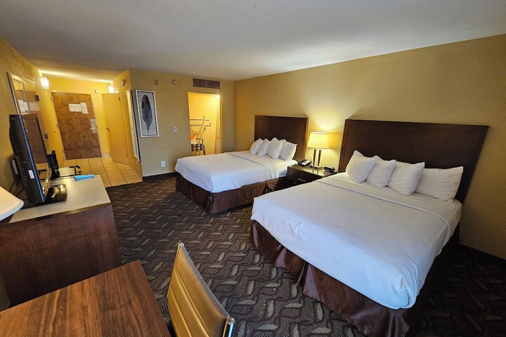 Clarion Inn & Suites Roswell