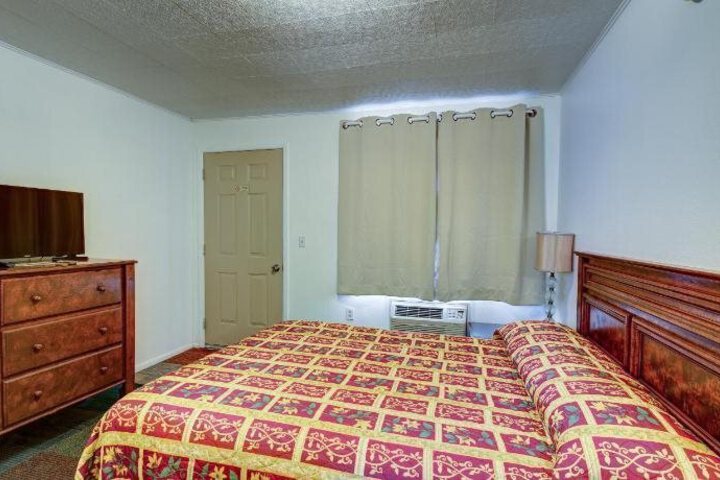 CRIMSON HILLS MOTEL