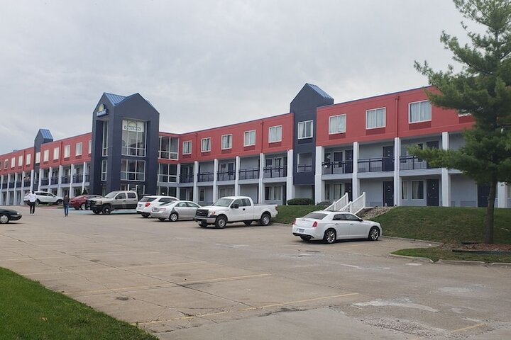 Hotel Exterior 33 of 33