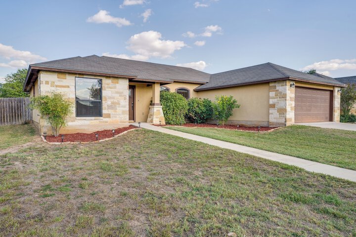 Pleasanton Vacation Rental w / Private Yard!