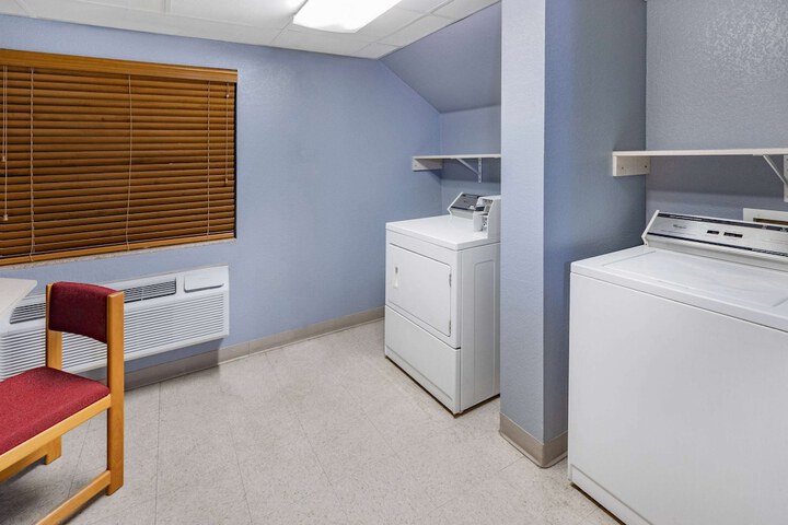 Room 102 of 111