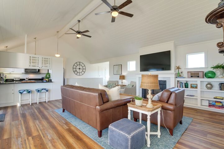 Scenic Bandon Vacation Rental w / Beach Access!