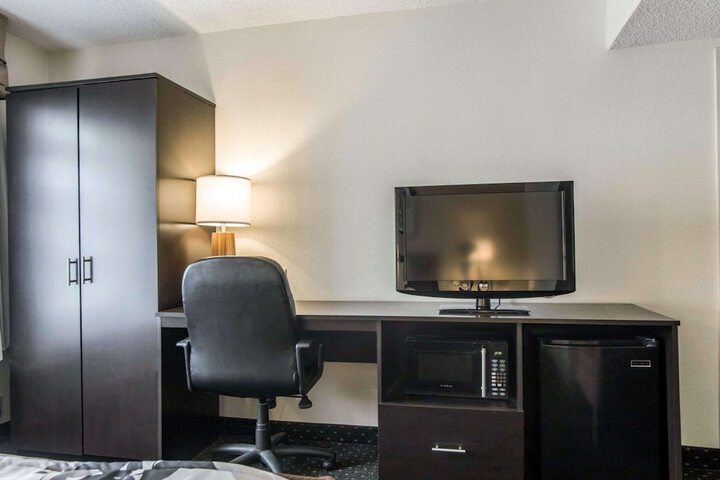 Room 15 of 23