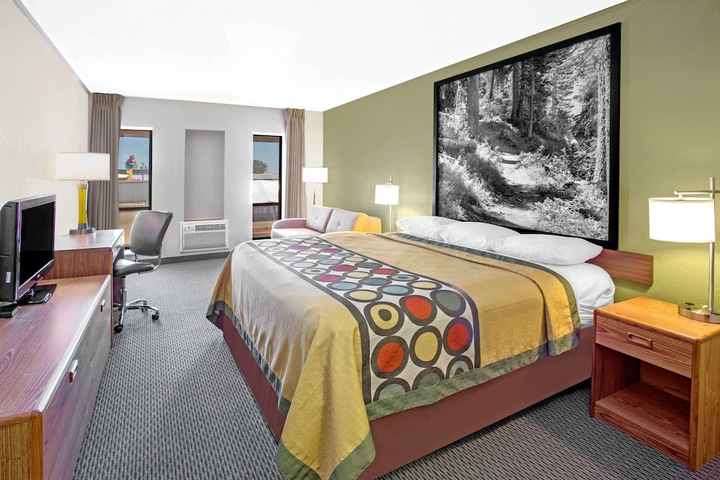 Room 7 of 16