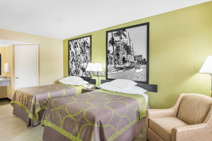 Room 22 of 28