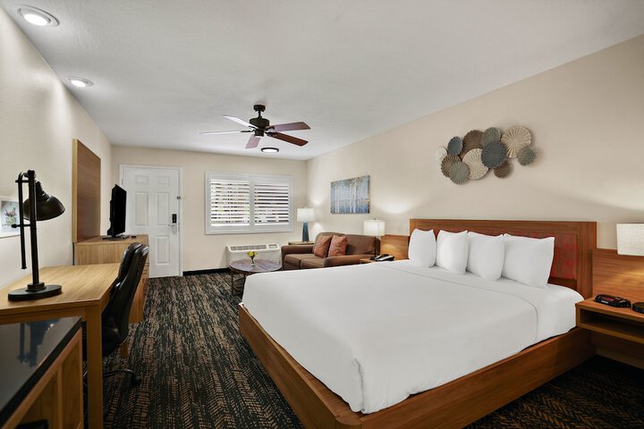 Room 25 of 43