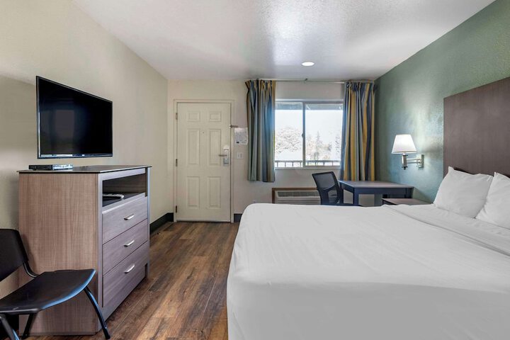 Room 18 of 24