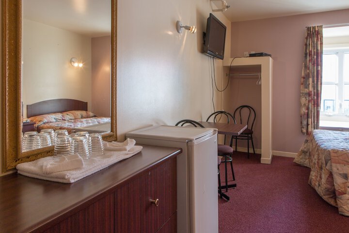 Room 15 of 33