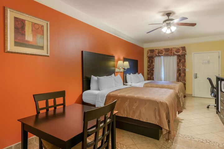 Quality Inn & Suites at the Outlets Mercedes / Weslaco