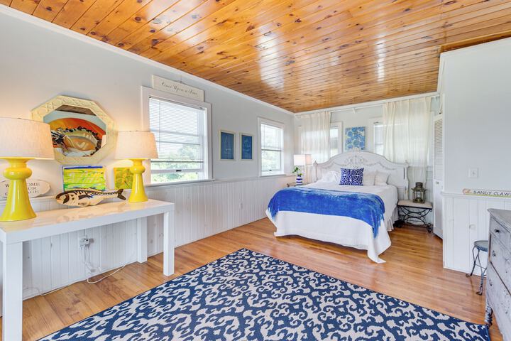 Walk to the Beach: Pet-friendly Gem in Biddeford!