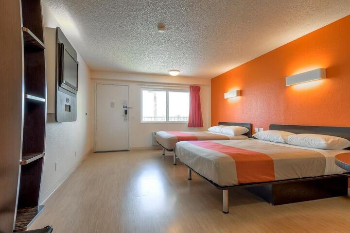Room 28 of 33