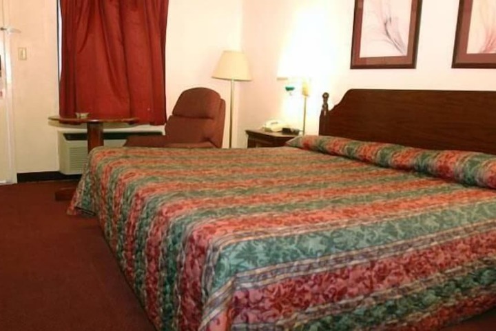 Room 13 of 36