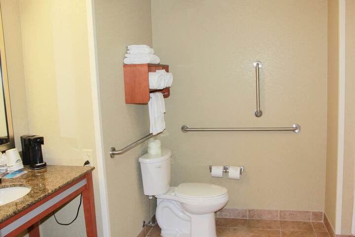 Room 32 of 48